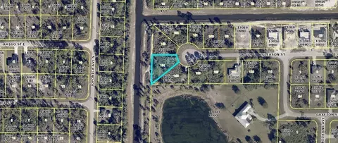 900 Gleason St, Lehigh Acres, FL 33974