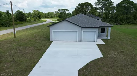 9020 Castle Cir E, Labelle, FL 33935