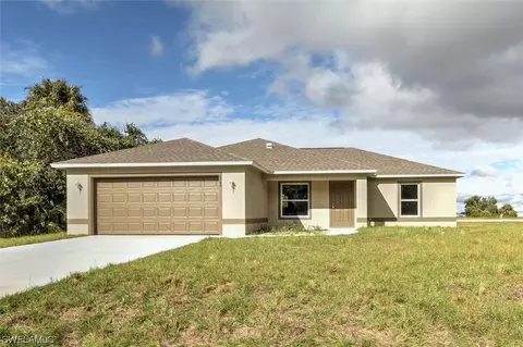 5015 N Peachtree Cir, Labelle, FL 33935