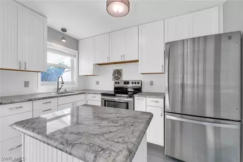 1655 Bates Cir, Fort Myers, FL 33901