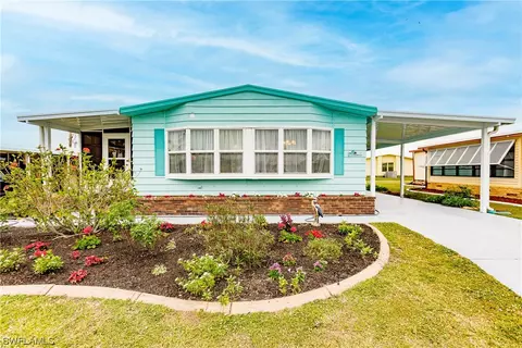 3141 Old Farm House Dr, North Fort Myers, FL 33917