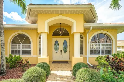 5352 Bayside Ct, Cape Coral, FL 33904