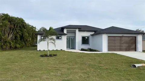 909 SE 4th Pl, Cape Coral, FL 33990