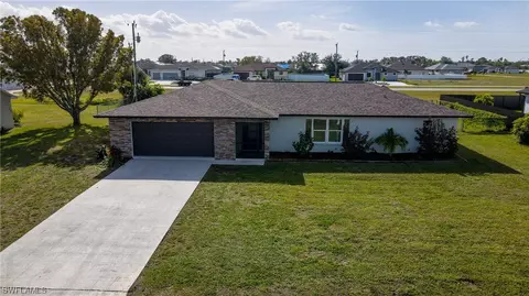 636 NE 7th Ter, Cape Coral, FL 33909