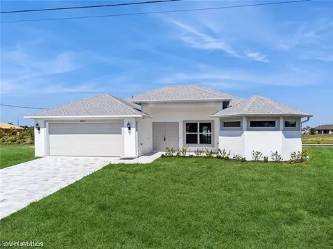 2022 NE 1st Pl, Cape Coral, FL 33909