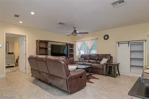 315 Riverview Dr, Labelle, FL 33935 photo 2