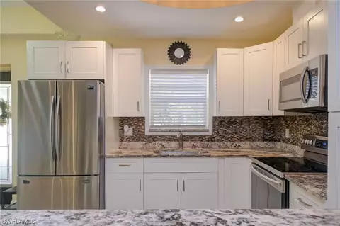 315 Riverview Dr, Labelle, FL 33935 photo 8