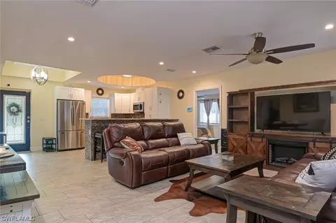 315 Riverview Dr, Labelle, FL 33935 photo 3