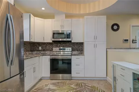 315 Riverview Dr, Labelle, FL 33935 photo 9