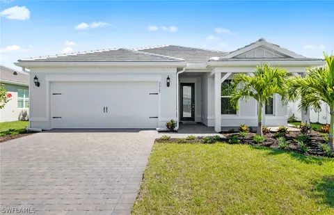 7517 Paradise Tree Dr, North Fort Myers, FL 33917