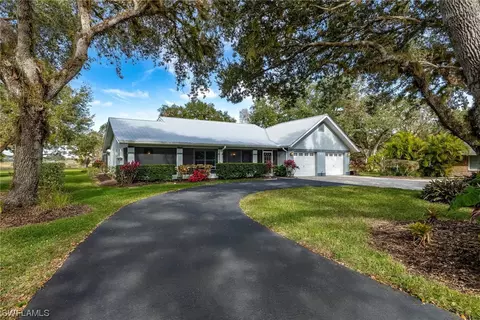 1470 Riverbend Dr, Labelle, FL 33935