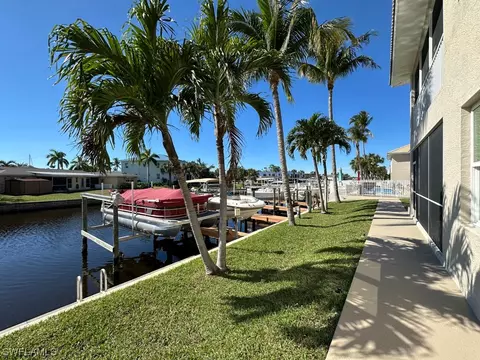 720 Victoria Dr #202, Cape Coral, FL 33904