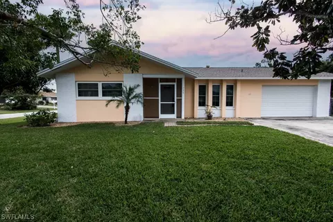 738 SE 43rd Ter, Cape Coral, FL 33904