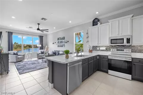 10494 Carolina Willow Dr, Fort Myers, FL 33913