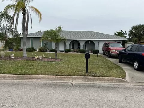218 Ground Dove Cir, Lehigh Acres, FL 33936