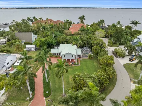 5606 Sundown Harbor Ct, Fort Myers, FL 33919