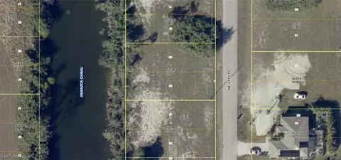 2614 NE 19th Pl, Cape Coral, FL 33909