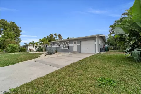 5221 York Ct, Cape Coral, FL 33904