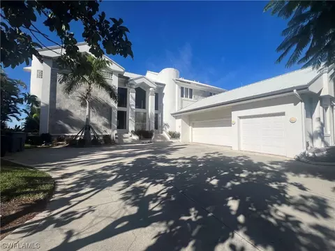 5820 Riverside Ln, Fort Myers, FL 33919