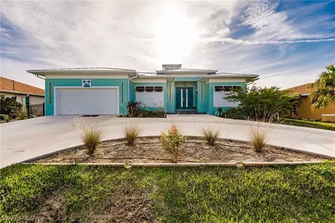 121 Peckham St SW, Port Charlotte, FL 33952