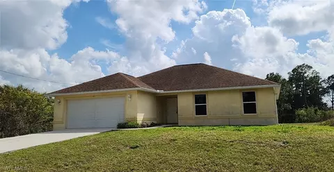 952 Lakeside Dr, Lehigh Acres, FL 33974