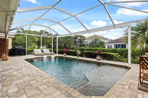 2471 Blackburn Cir, Cape Coral, FL 33991
