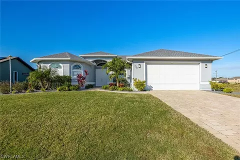 330 SE 8th Pl, Cape Coral, FL 33990