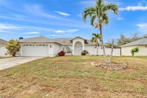 2714 SW 8th Ct, Cape Coral, FL 33914