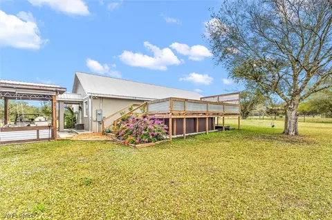 Exterior - 2010 Frontier Cir, Labelle, FL 33935 photo 6 of 8