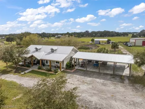 Exterior - 2010 Frontier Cir, Labelle, FL 33935 photo 3 of 8