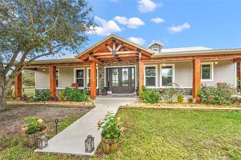 Exterior - 2010 Frontier Cir, Labelle, FL 33935 photo 2 of 8