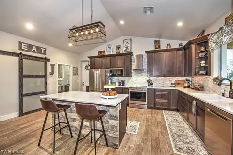 Kitchen - 2010 Frontier Cir, Labelle, FL 33935 photo 2 of 4