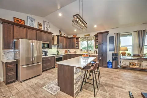 Kitchen - 2010 Frontier Cir, Labelle, FL 33935 photo 4 of 4