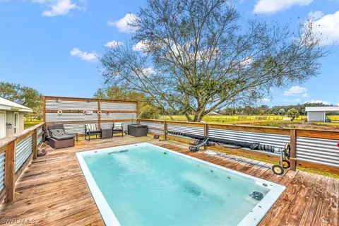 Exterior - 2010 Frontier Cir, Labelle, FL 33935 photo 7 of 8