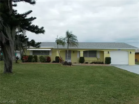 137 W Lake Dr, Lehigh Acres, FL 33936