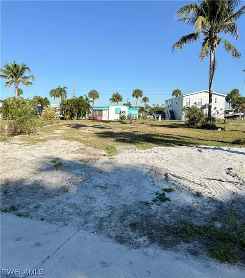 11300 Azalea Ln, Fort Myers Beach, FL 33931