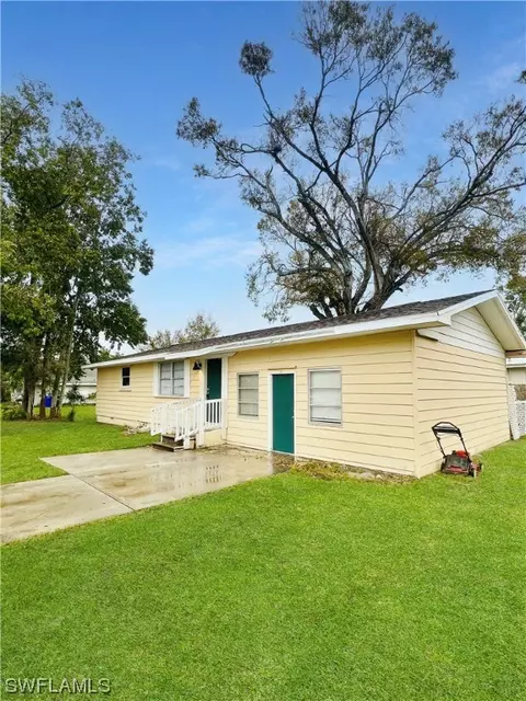 4057 Iroquois Ave, Fort Myers, FL 33916