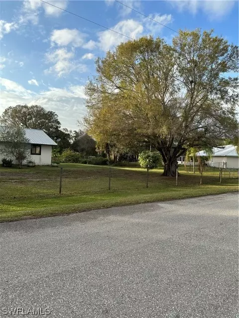 1055 Hobble Ln, Moore Haven, FL 33471 photo 3