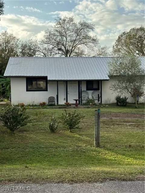1055 Hobble Ln, Moore Haven, FL 33471