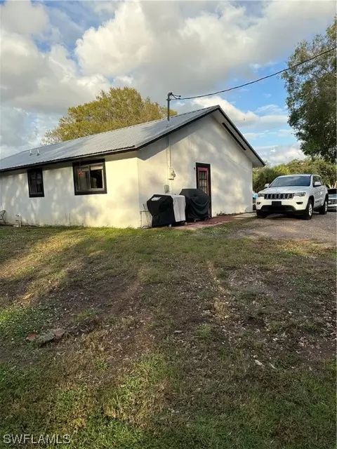 1055 Hobble Ln, Moore Haven, FL 33471 photo 4