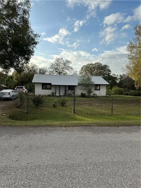 1055 Hobble Ln, Moore Haven, FL 33471 photo 2