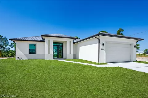 3402 E 22nd St, Alva, FL 33920