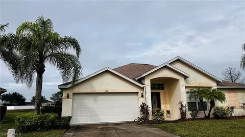 4624 Varsity Cir, Lehigh Acres, FL 33971