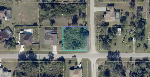 3207 E 6th St, Lehigh Acres, FL 33972