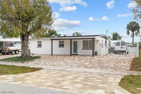 944 Tropical Palm Ave, North Fort Myers, FL 33903