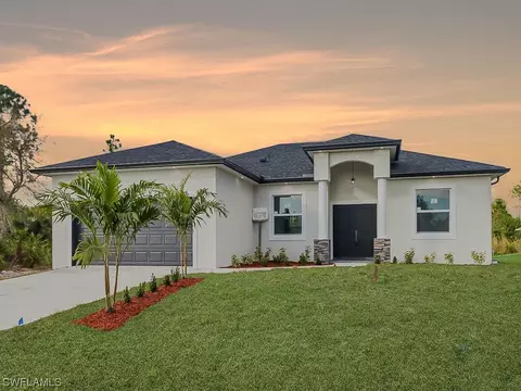 2705 E 9th St, Lehigh Acres, FL 33936