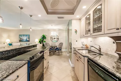 Kitchen - 322 Harbour Dr #208C, Naples, FL 34103 photo 2 of 2