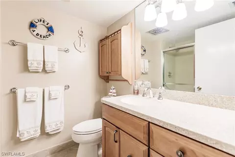 Bath - 322 Harbour Dr #208C, Naples, FL 34103 photo 3 of 3
