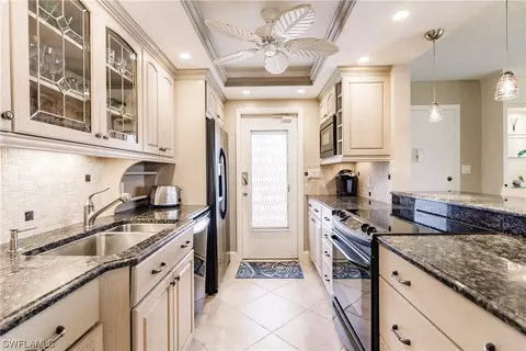 Kitchen - 322 Harbour Dr #208C, Naples, FL 34103 photo 1 of 2