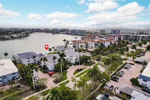 View/Area - 322 Harbour Dr #208C, Naples, FL 34103 photo 4 of 13